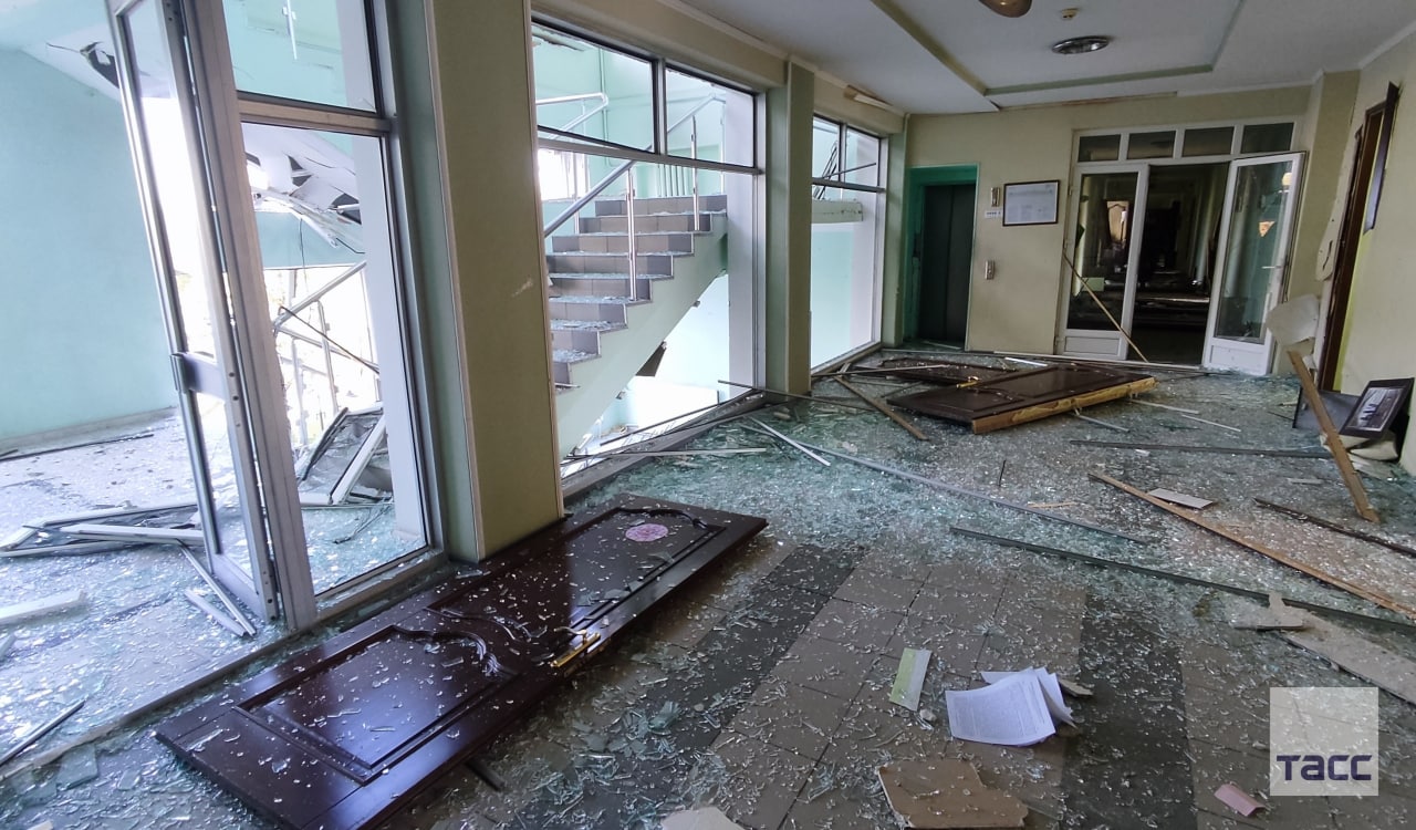 У Донецьку в будівлі мерії пролунали потужні вибухи. Повідомляють про поранених