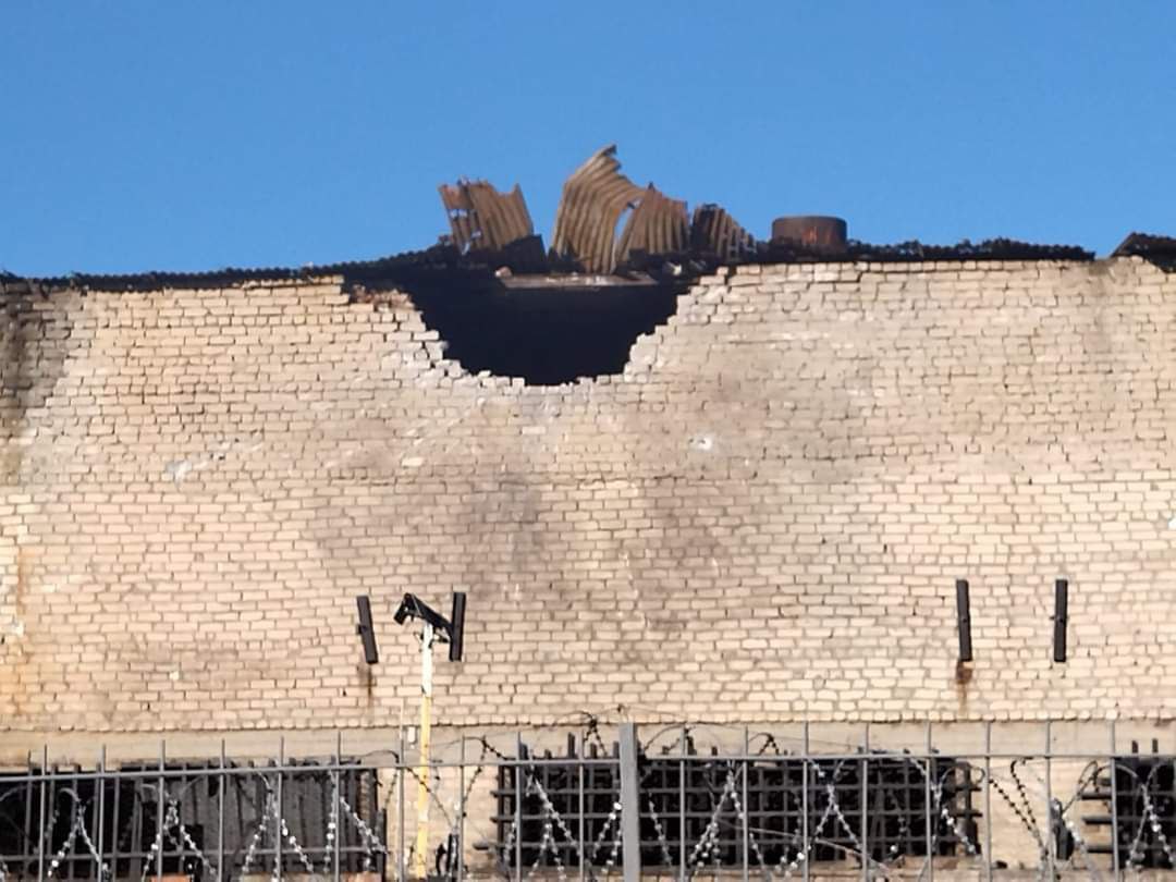 разрушенное здание в Донецкой области