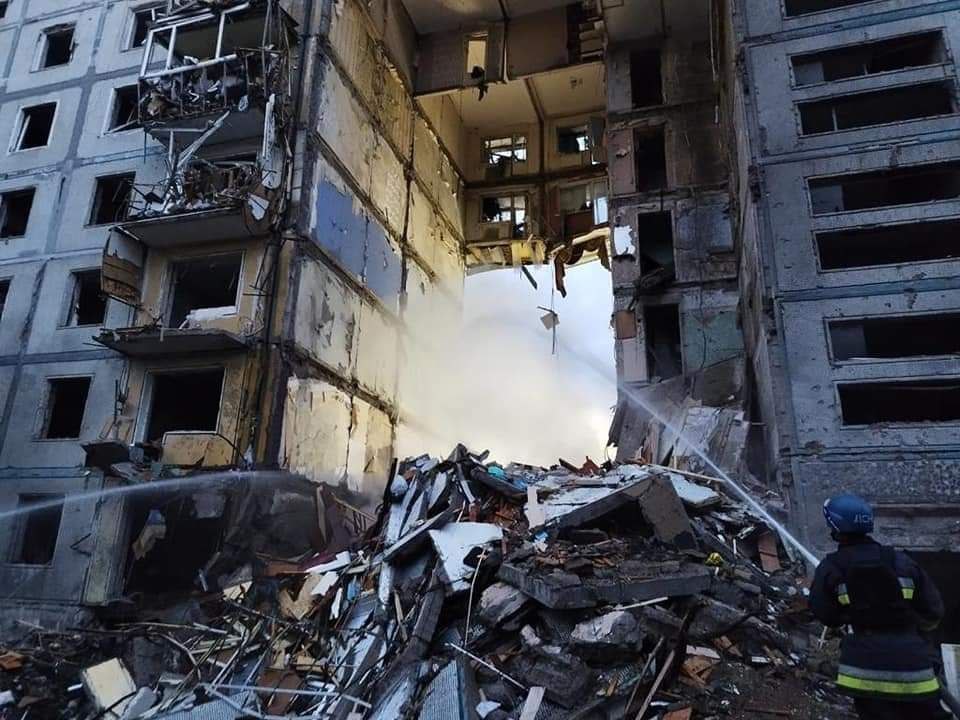 В результате ракетного удара по Запорожью разрушены 70 домов, известно уже о 17 погибших, — горсовет (ФОТО)