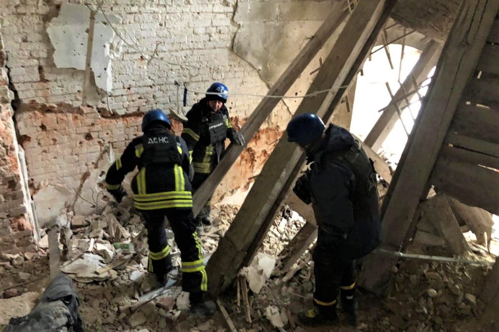 В Святогорской лавре из-под завалов здания извлекли тела 2 человек, — ГСЧС (ФОТО, ВИДЕО)