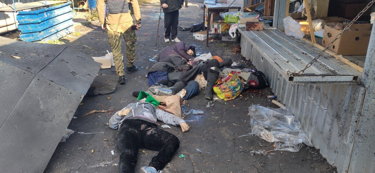 погибшие жители после обстрела россиянами рынка в Авдеевке