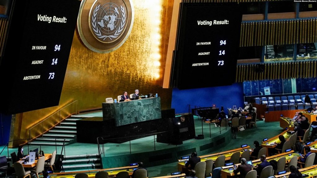 Генассамблея ООН приняла резолюцию о репарациях Украине от России. Что это значит