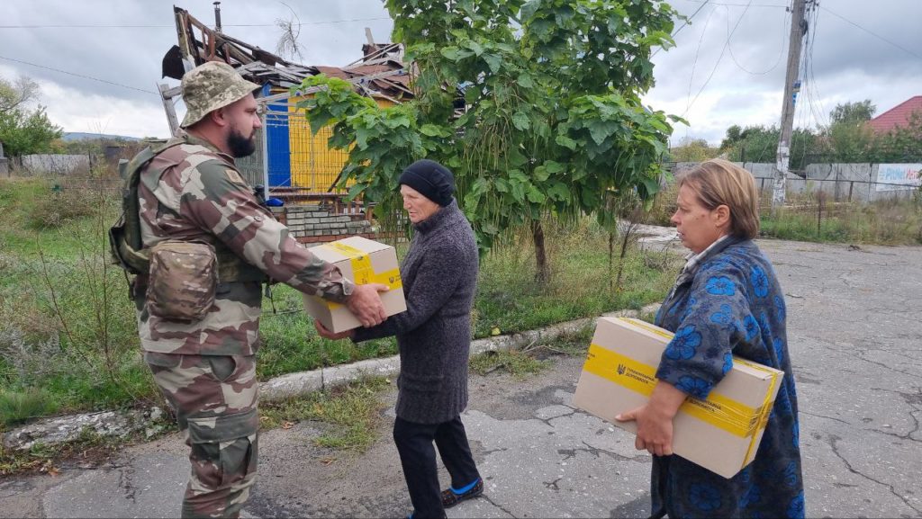 Как военные со Львовщины месяцами доставляли продукты местным возле Северского Донца: история от одного из них (ФОТО)
