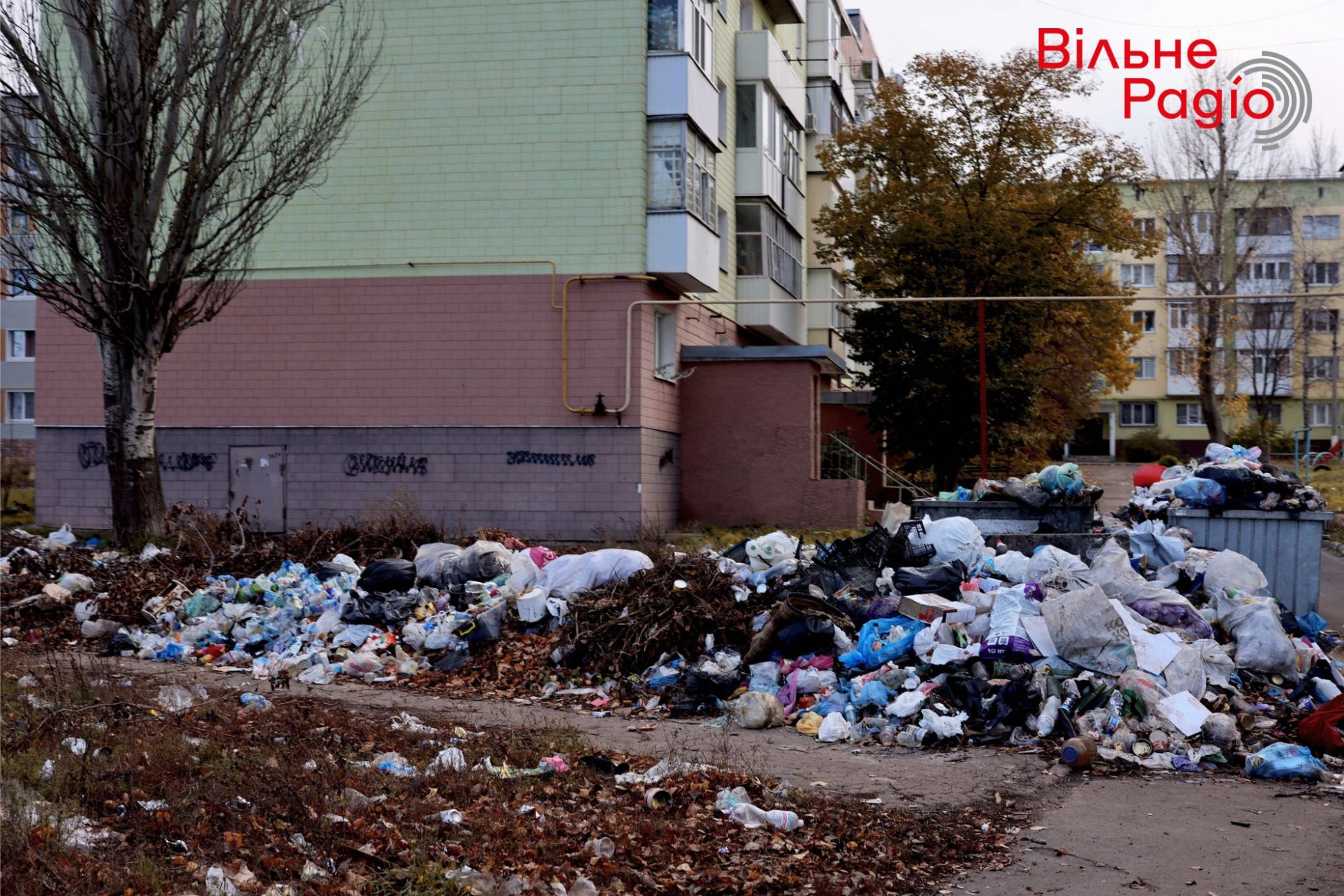 Як виглядає Бахмут без вивозу сміття (ФОТОРЕПОРТАЖ) 10