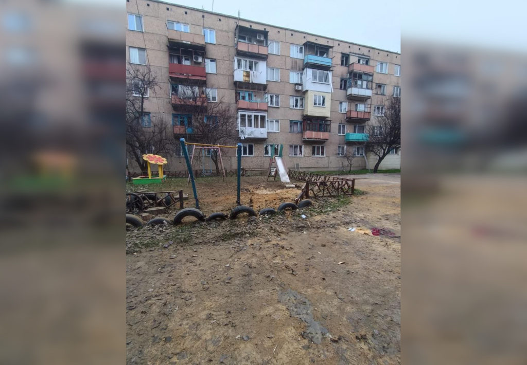 Росіяни обстріляли з артилерії Курахове: 2 людини загинули, ще 1 дістала поранень (ФОТО)