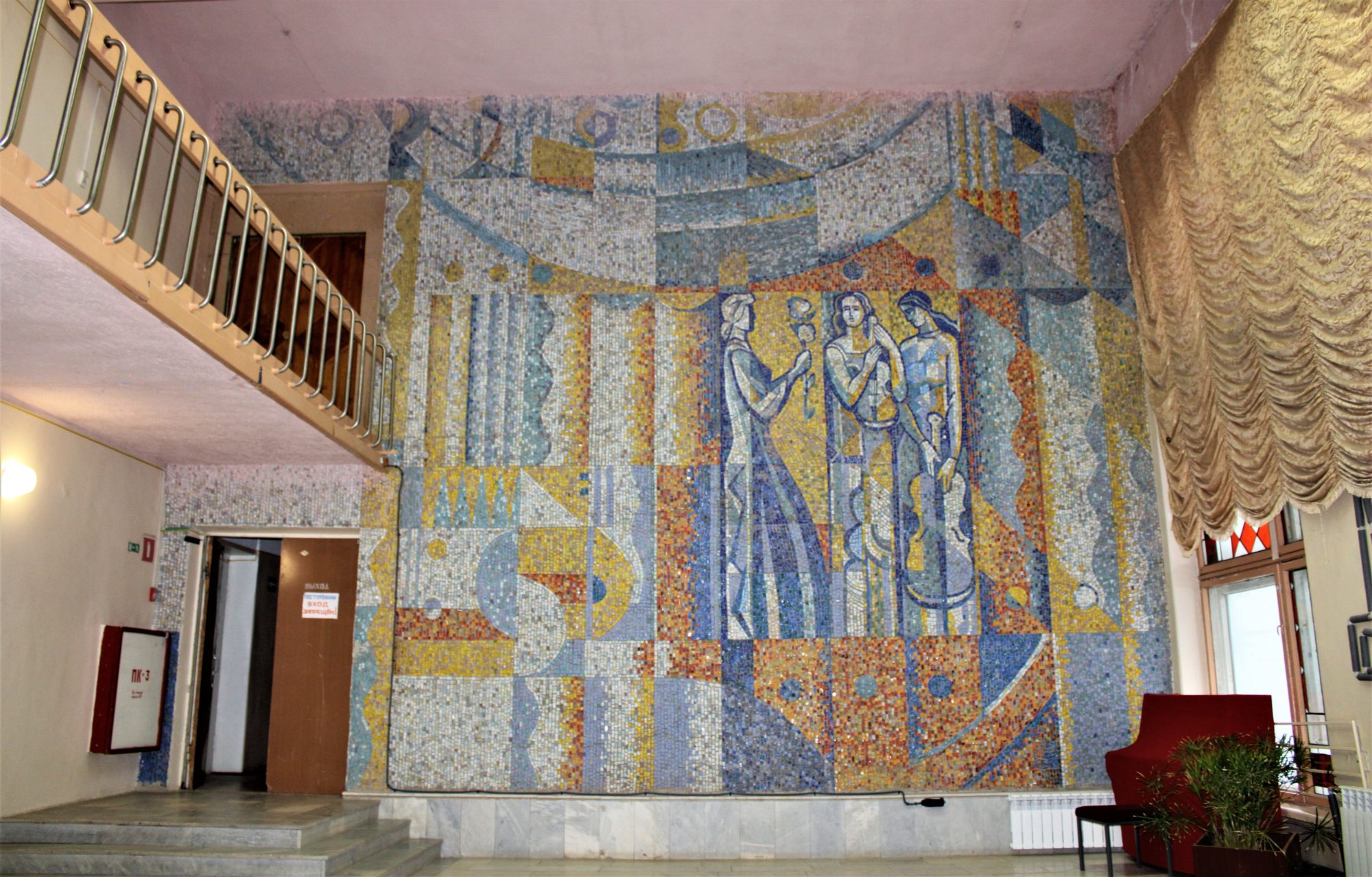 мозаїчне панно у палаці культури у Світлодарську