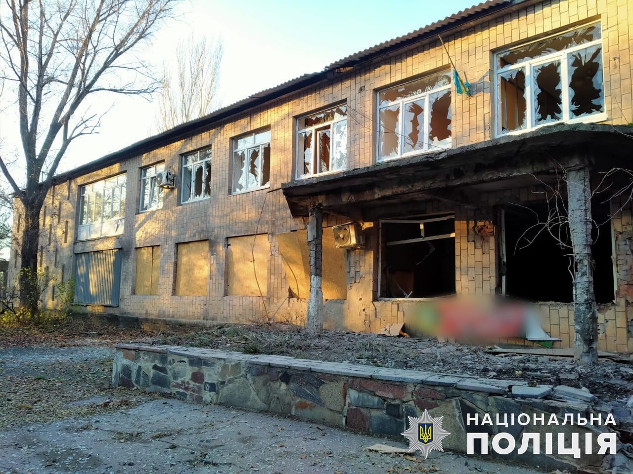 обстріляна росіянами будівля в Донецькій області — копия