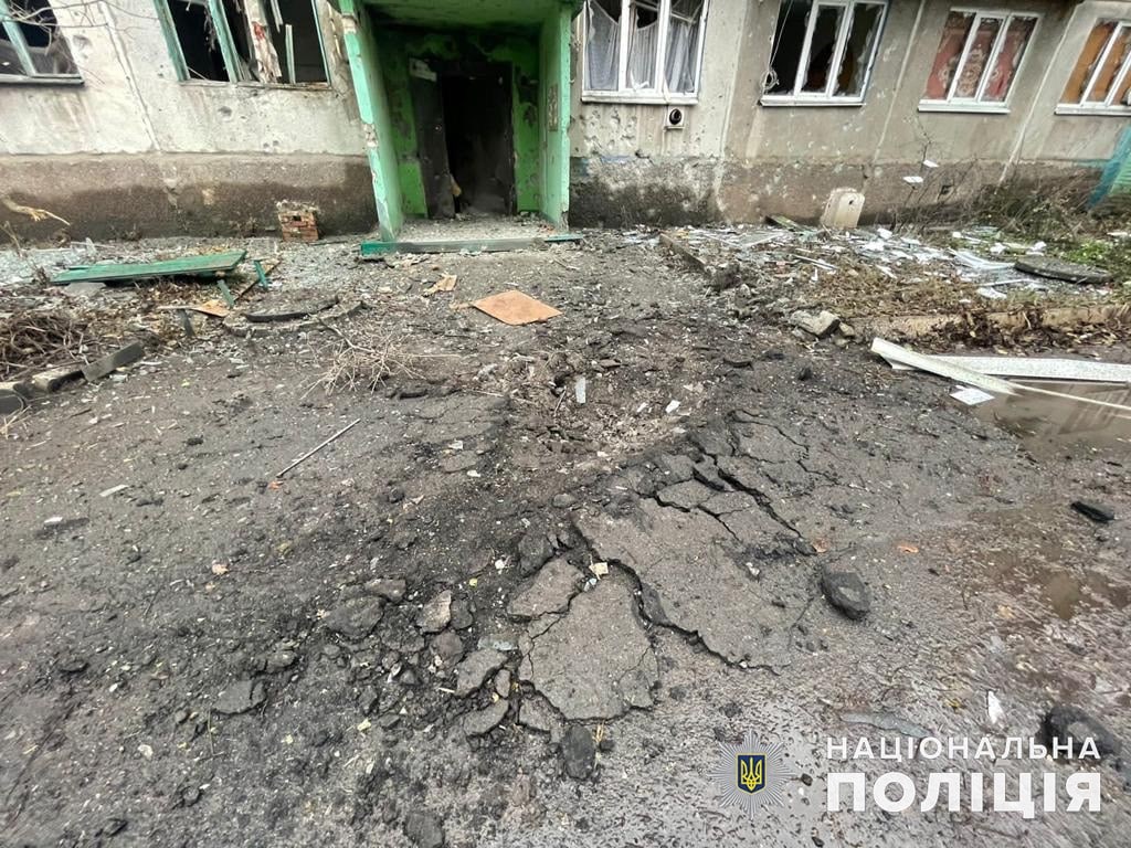 обстріляний російською армією багатоквартирний будинок в Донецькій області