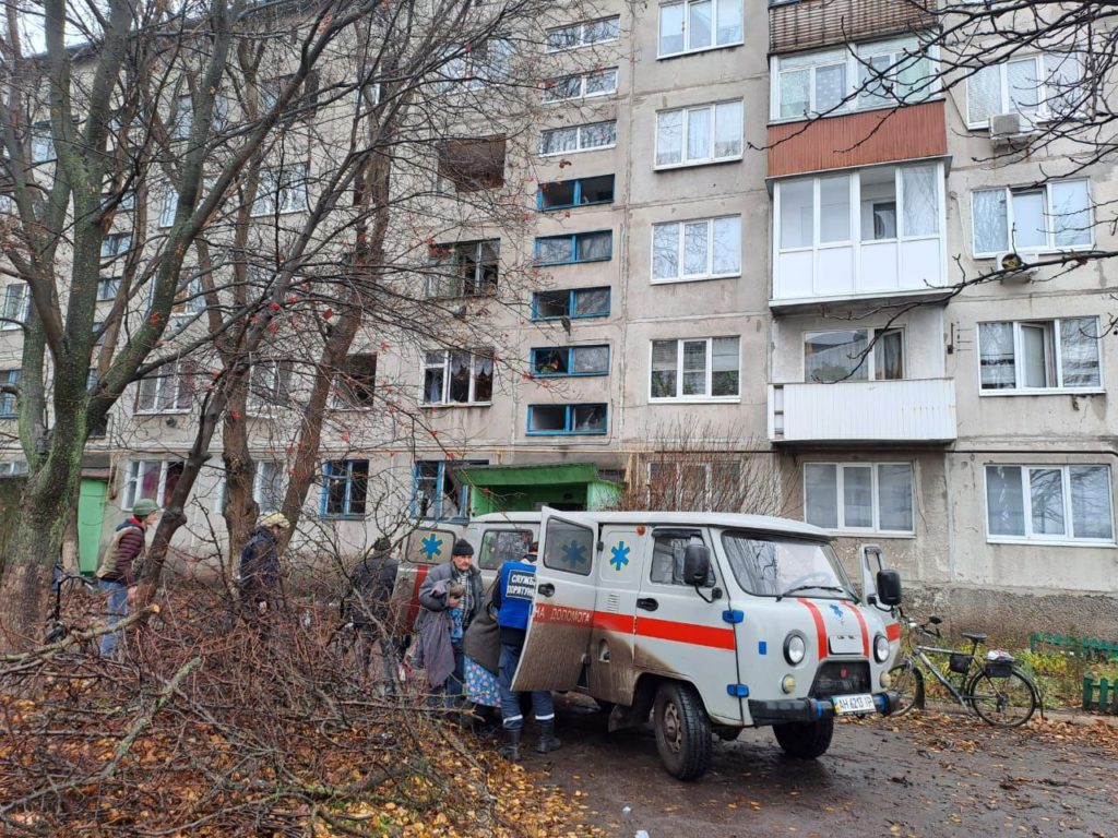 Росіяни обстріляли житлові квартали Часів Яра: поранені 3 людей, пошкоджена інфраструктура (ФОТО)