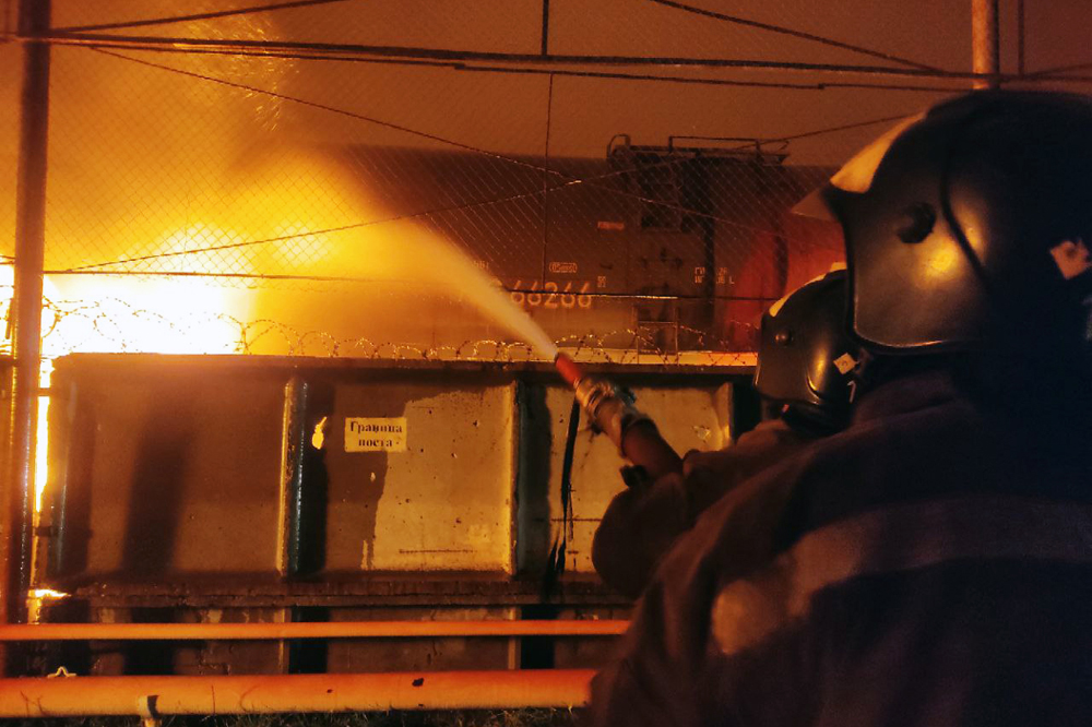 Макіївка: в окупованому місті обстріляли нафтобазу, деякі цистерни згоріли