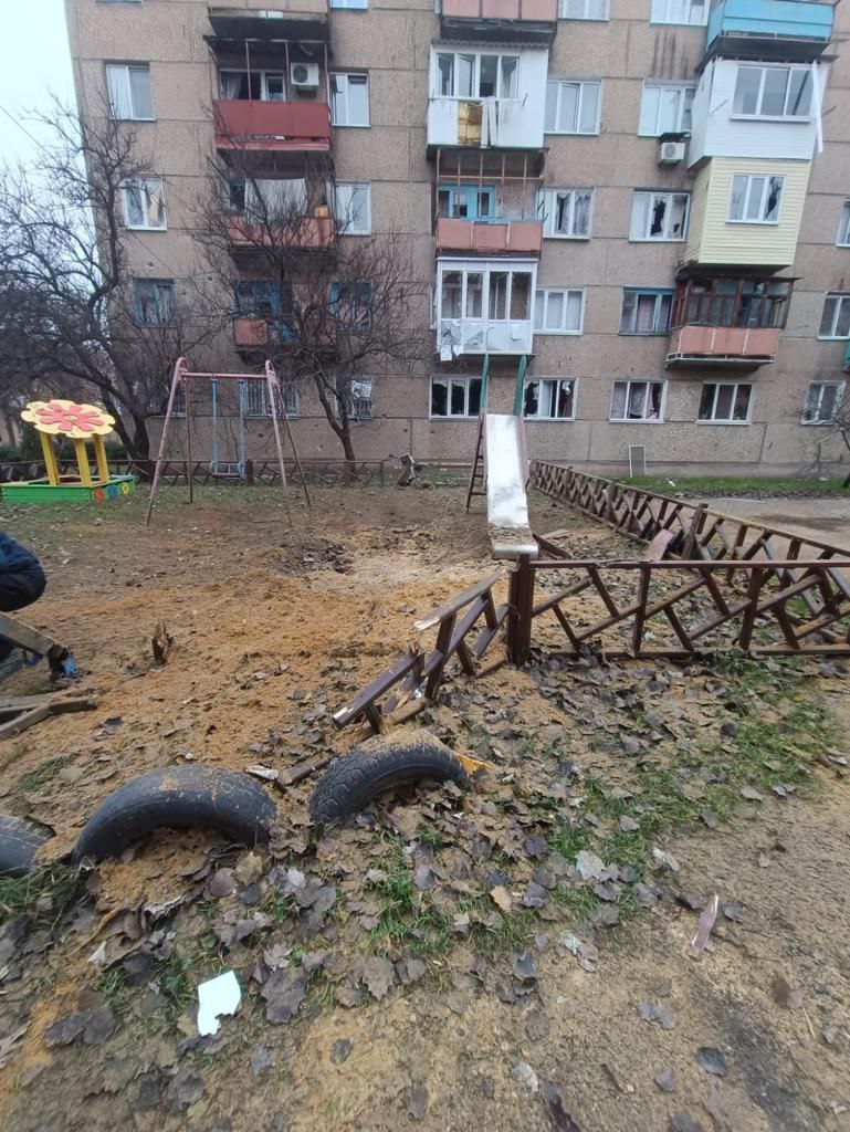Росіяни обстріляли з артилерії Курахове: 2 людини загинули, ще 1 дістала поранень (ФОТО) 1