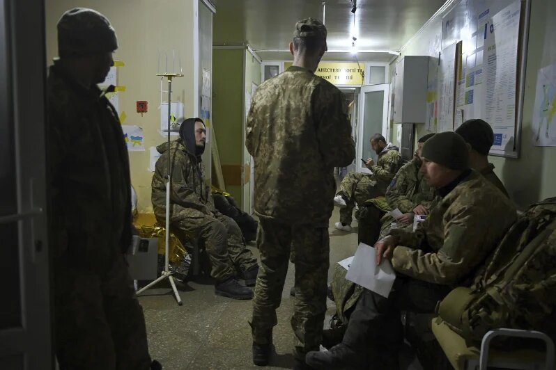 поранені українські бійці в госпіталі в Бахмуті