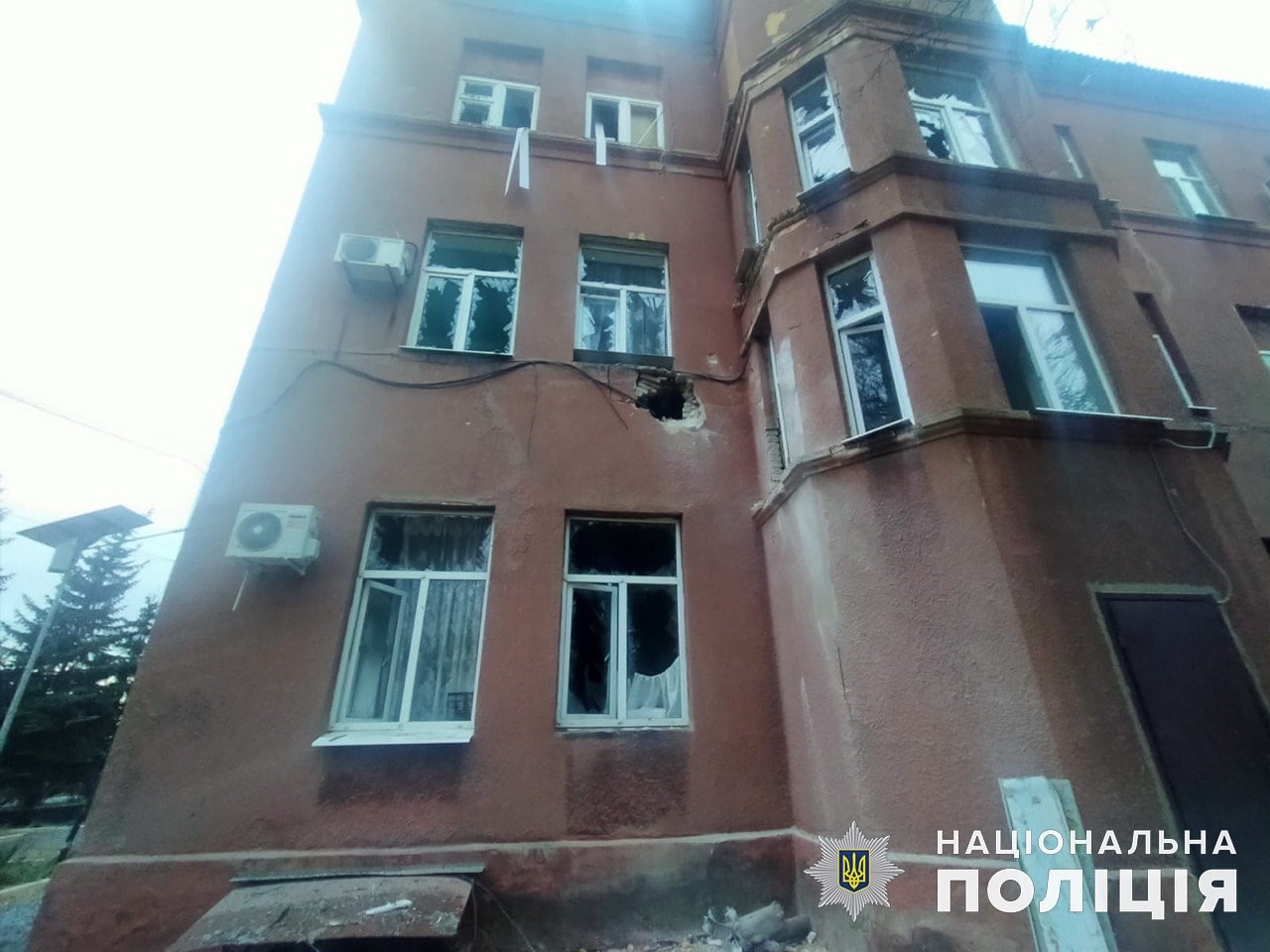 пошкоджена обстрілами РФ лікарня в Торецьку