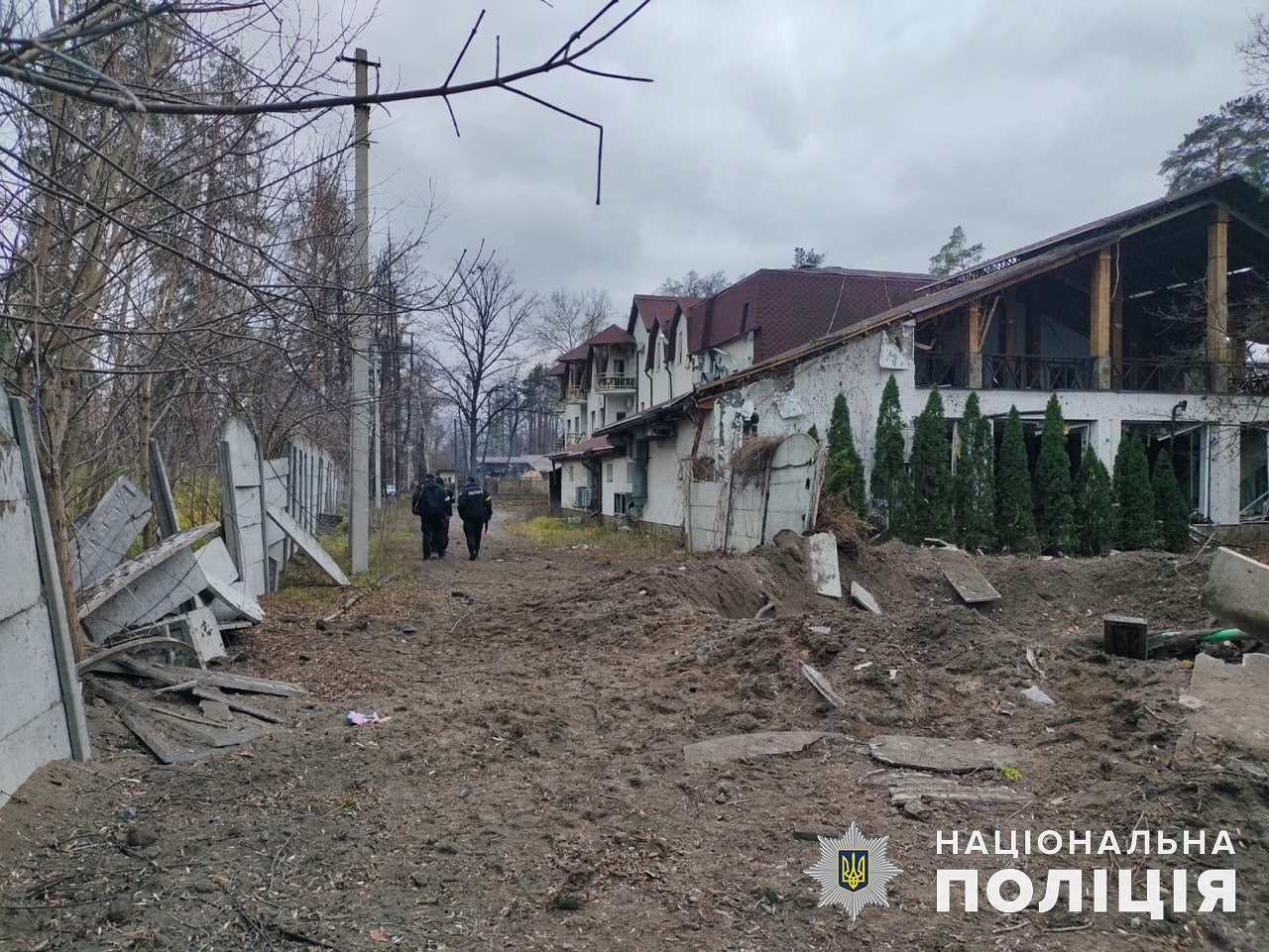 пошкоджені обстрілами росіян будівлі у Святогірську