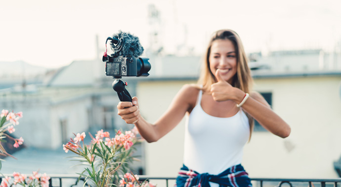 Украинским видеоблогерам предлагают стипендии до 180 тыс. грн на ролики для иностранцев. Как подать заявку