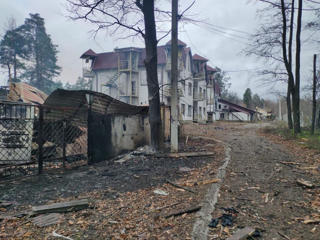 Сутки на Донетчине: российские оккупанты нанесли ракетные удары по Дружковке и Святогорску, погибли 2 гражданских (сводка, фото)