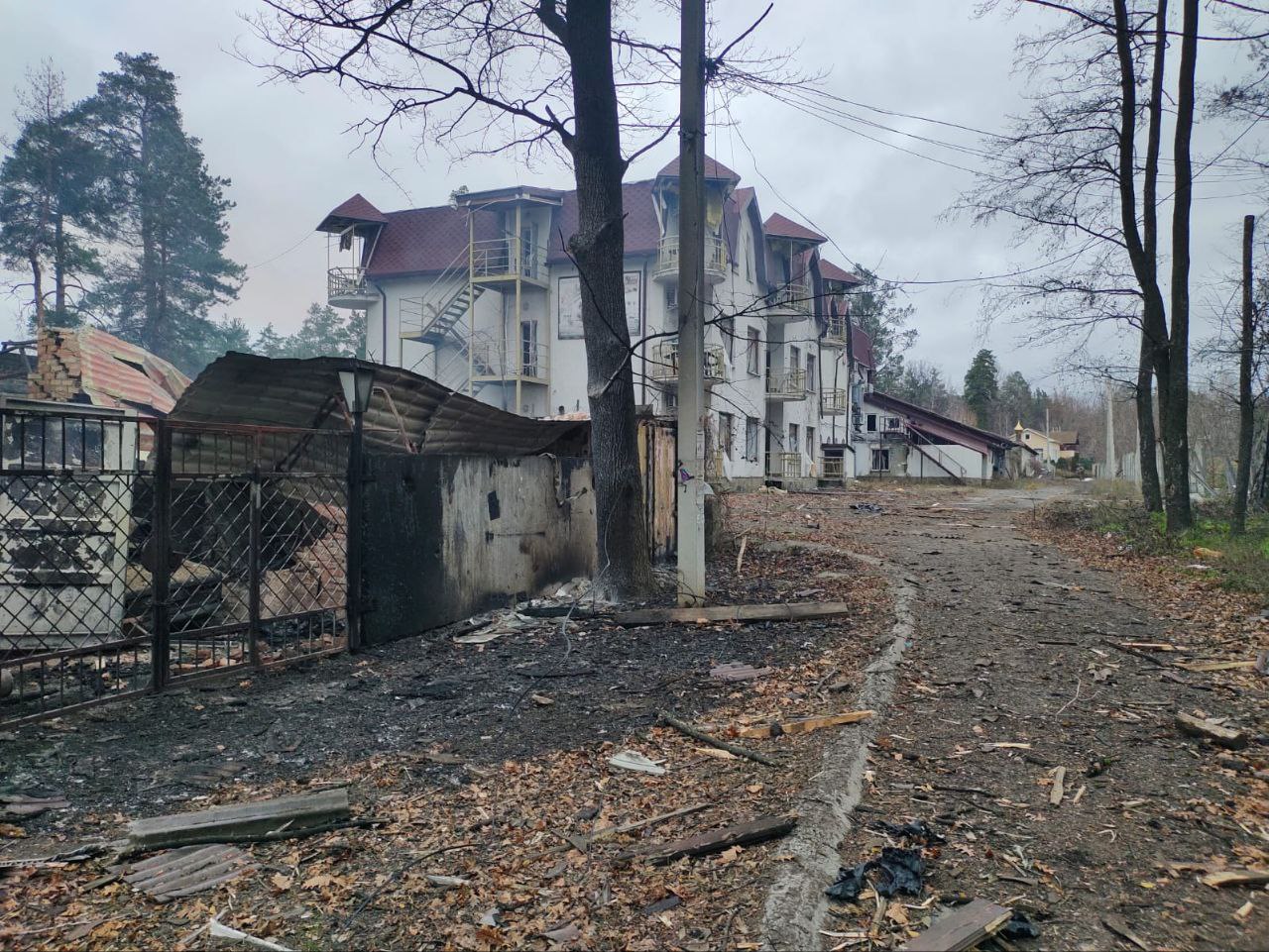 згоріла альтанка у Святогірську в Донецькій області