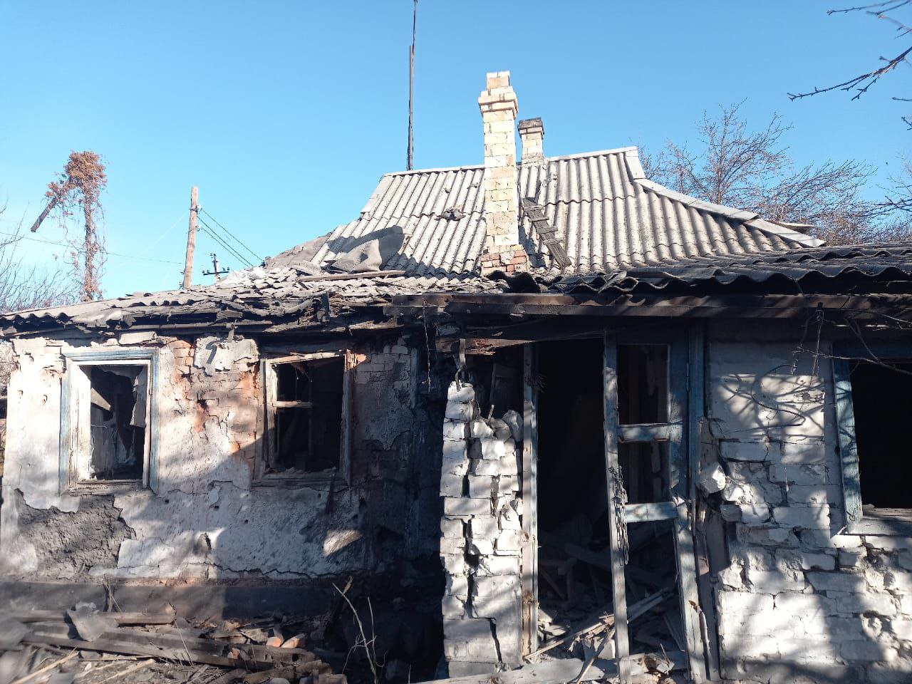 зруйнований приватний будинок у Донецькій області