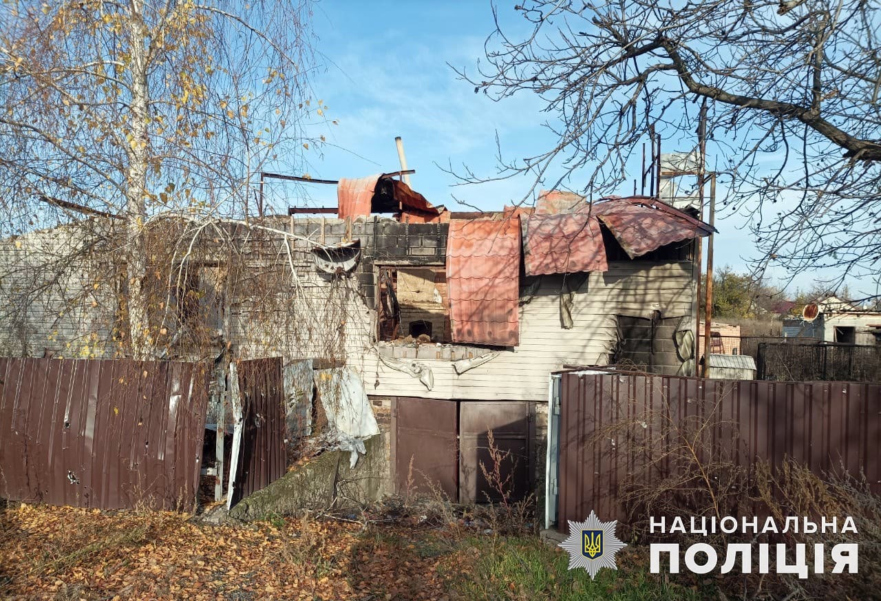 зруйнований приватний будинок внаслідок обстрілу Росії в Донецькій області 2