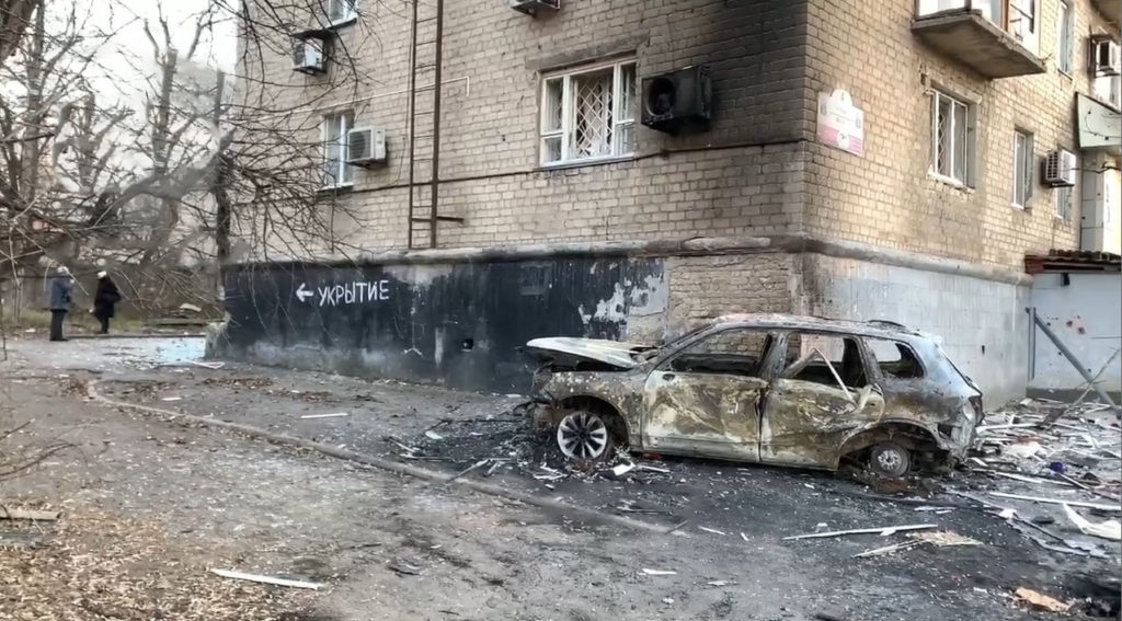 В Донецьку пролунали вибухи в будівлі “поліції”. Постраждали рятувальники