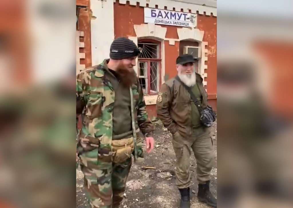 Оккупанты показали видео с “кадыровцами” в Бахмуте. На самом деле на кадрах — чеченские добровольцы ВСУ (ВИДЕО, ФОТО)