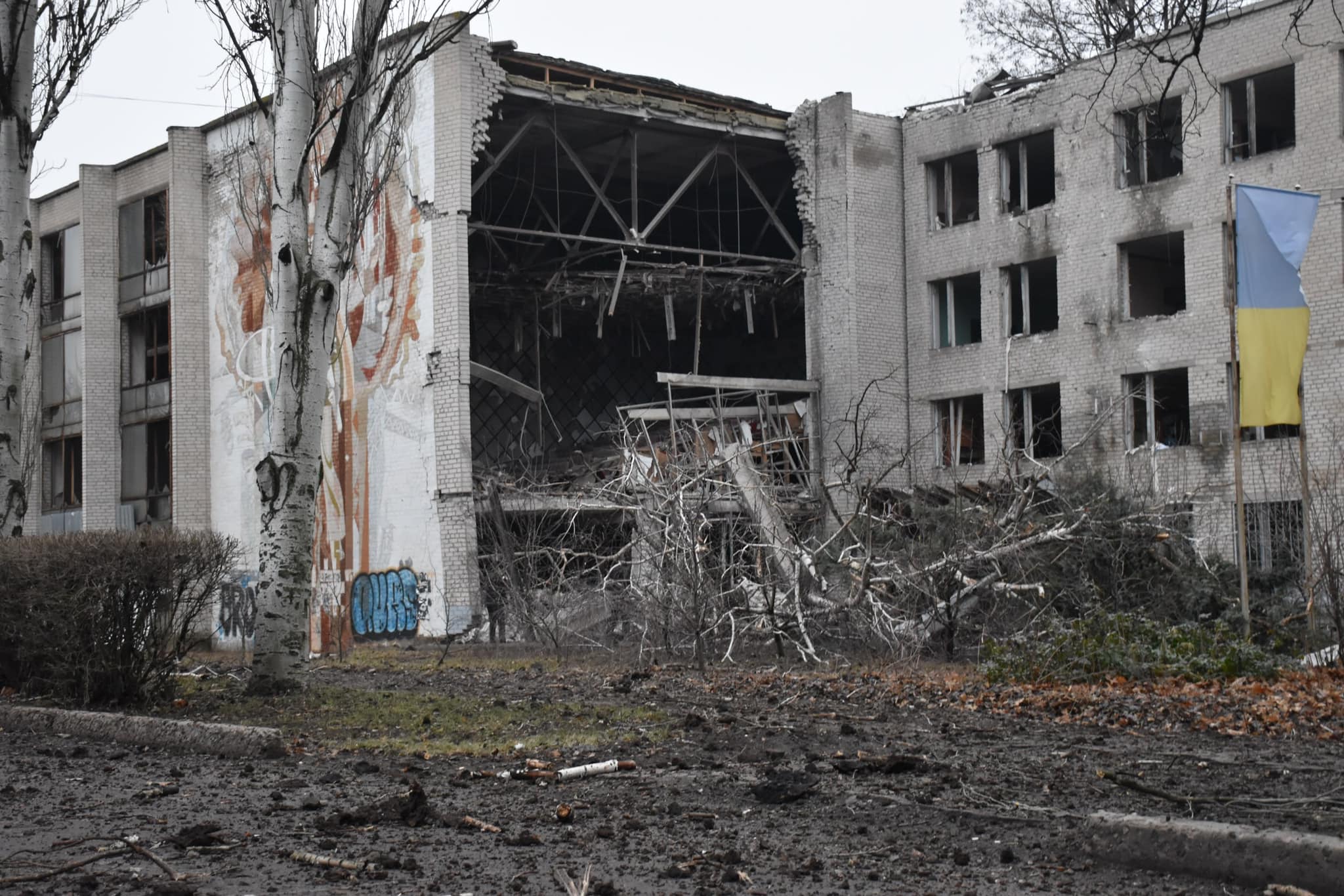 Вибухи у Краматорську: зруйнована будівля одного з закладів освіти (ФОТО, ВІДЕО, ОНОВЛЕНО) 1