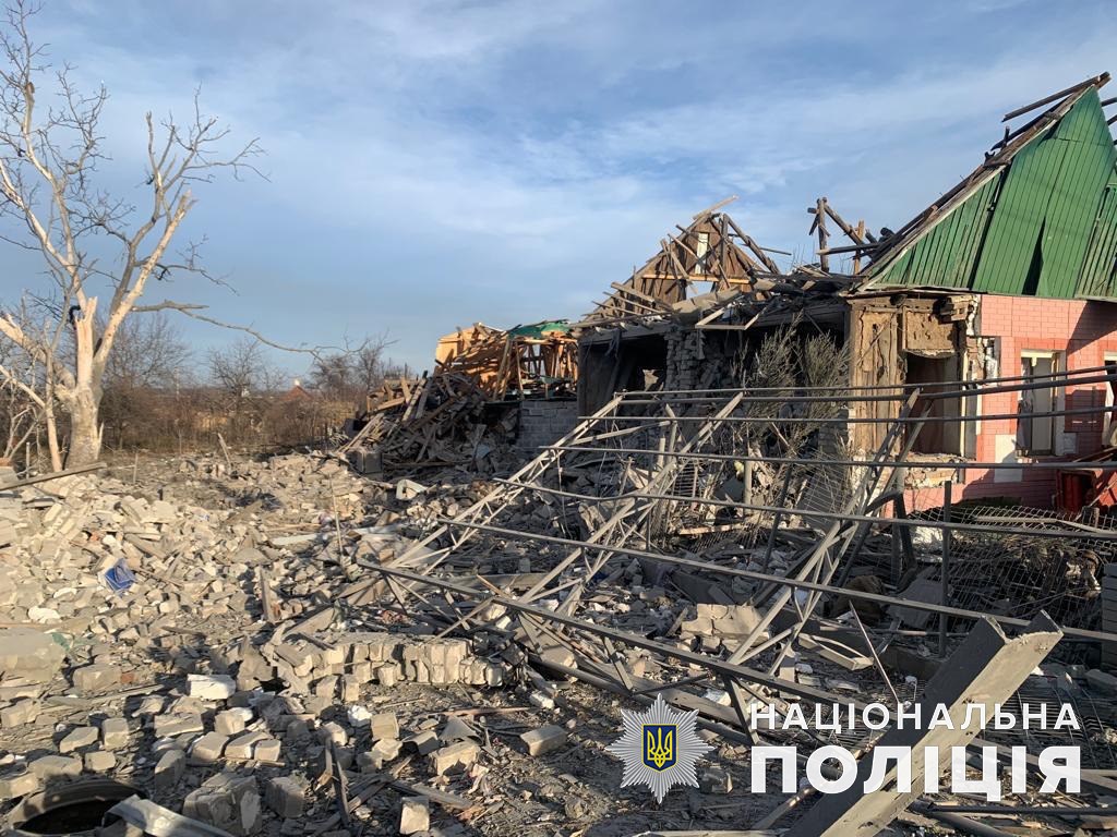 Поранені четверо людей: за добу окупанти обстріляли 11 населених пунктів Донеччини (зведення) 7