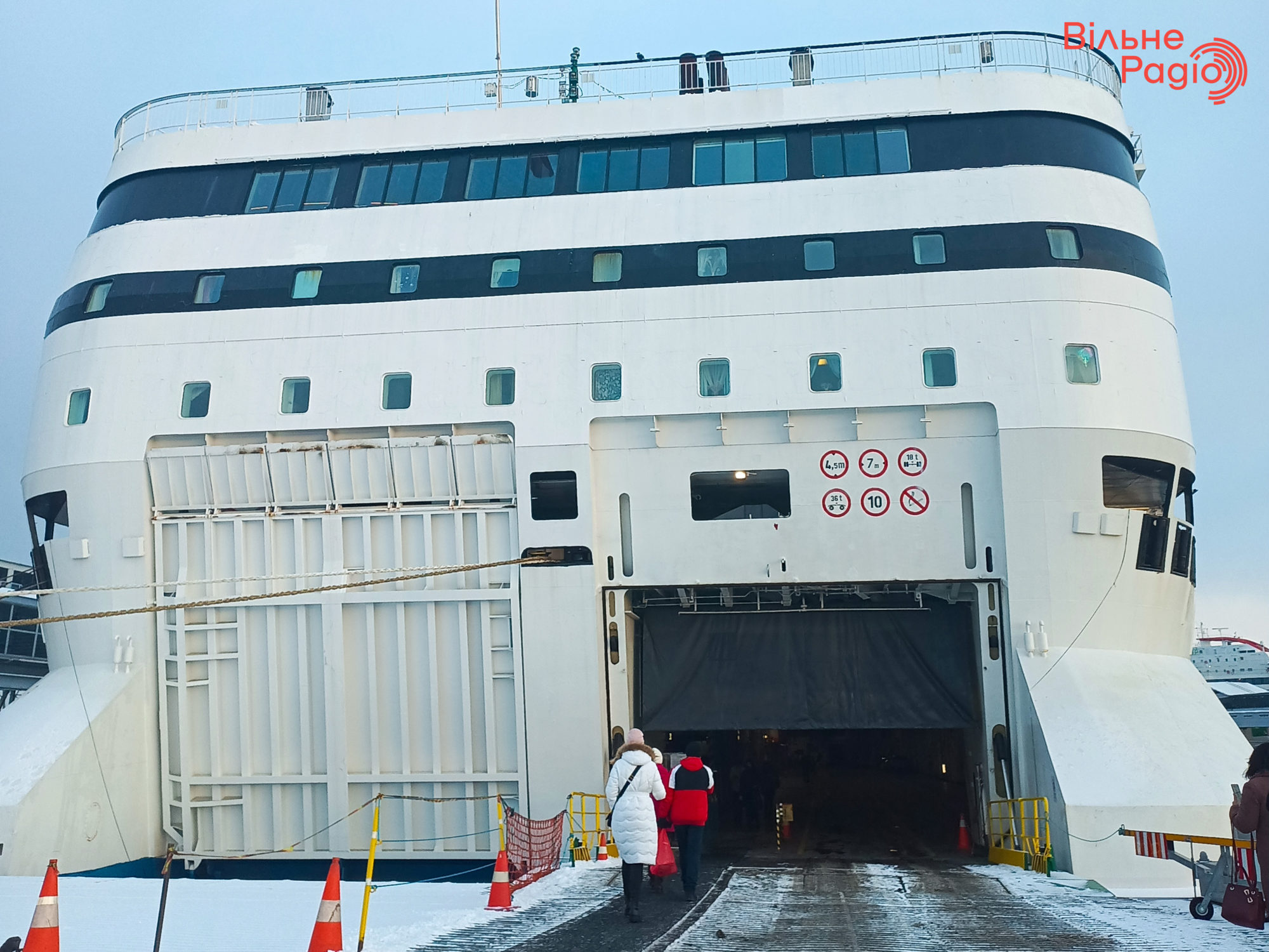 Естонський лайнер "Ізабель", на борту якого розмістили біженців з України