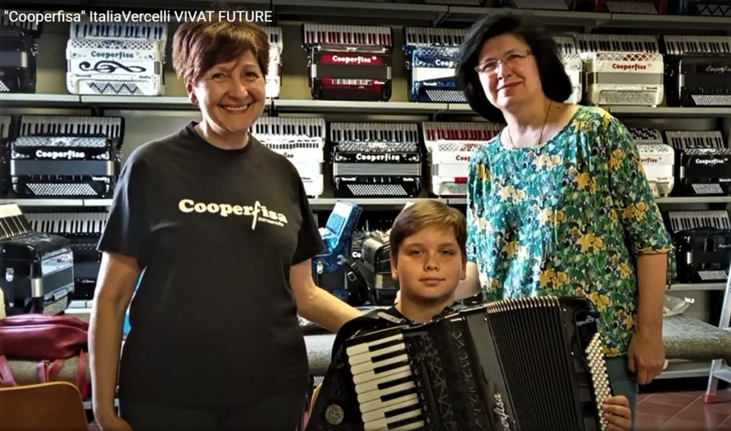 Для 10-річного віртуоза-акордеоніста з Часів Яра в Італії виготовили новий інструмент (ВІДЕО)