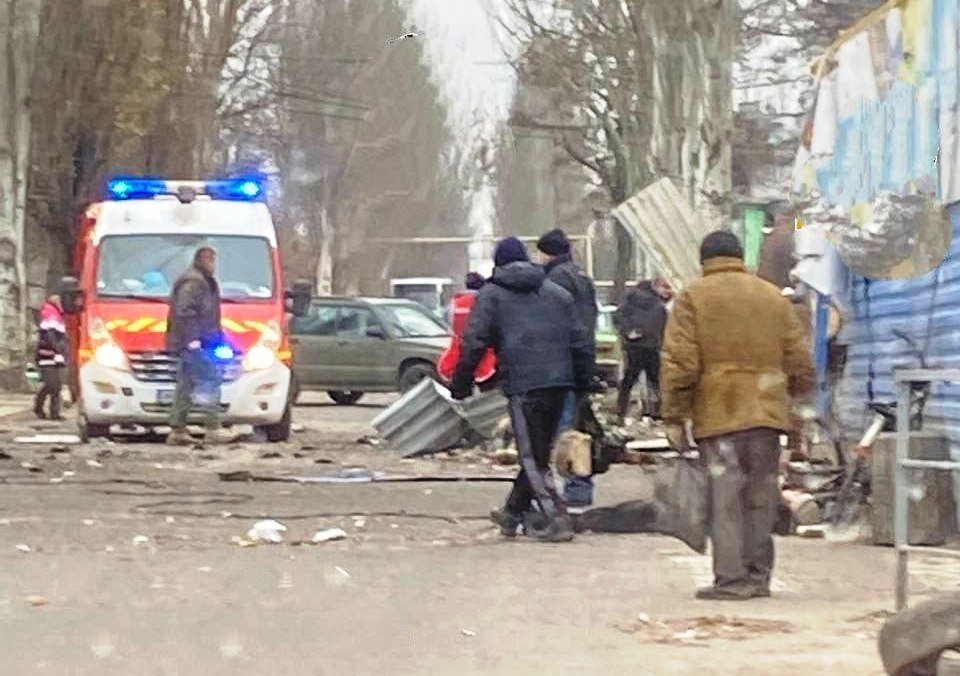 Россияне ударили по Курахово. Убили по меньшей мере 8 гражданских, ранили еще 5 (ВИДЕО, ОБНОВЛЕНО)