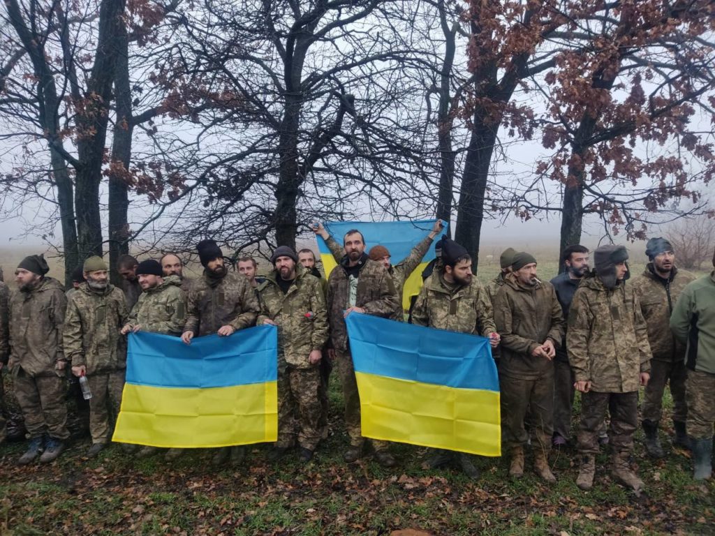З російського полону повернулись ще 64 українських військових. Деякі обороняли Бахмут (ФОТО, ВІДЕО)