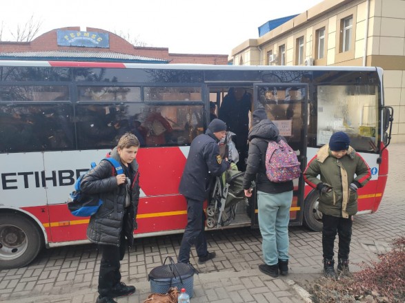 С нового года жителей Донетчины во время обязательной эвакуации будут везти на Черкасщину. Как записаться