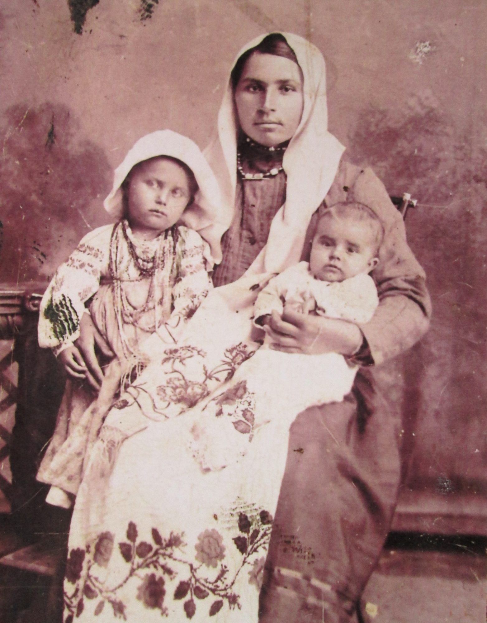 історичне фото росіянки мешканки Донеччини з дітьми