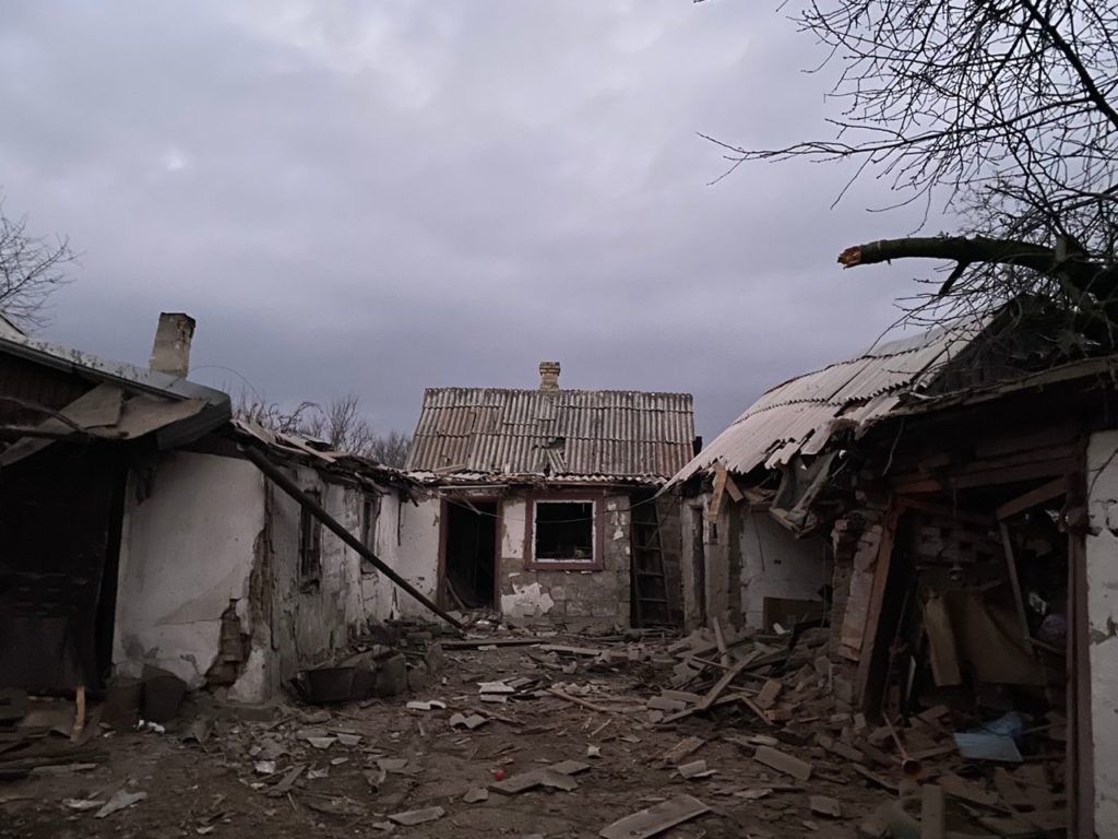 Загинули двоє людей: у п’ятницю окупанти обстріляли 13 населених пунктів Донеччини (зведення)