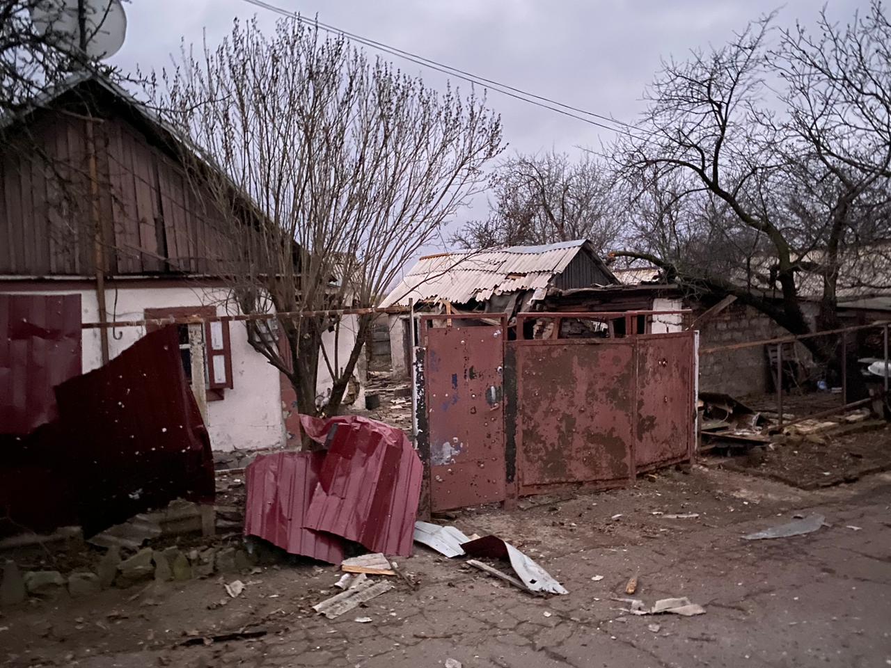 Загинули двоє людей: у п’ятницю окупанти обстріляли 13 населених пунктів Донеччини (зведення) 1