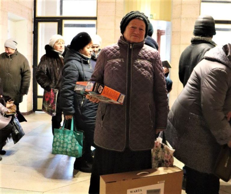 В окупованому Світлодарську роздали електроприлади з Росії та дали світло, але мережа не тягне (ФОТО)