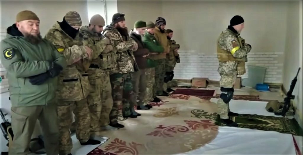 У недобудованій мечеті Бахмута мусульмани-захисники України відслужили п’ятничний намаз (ВІДЕО)
