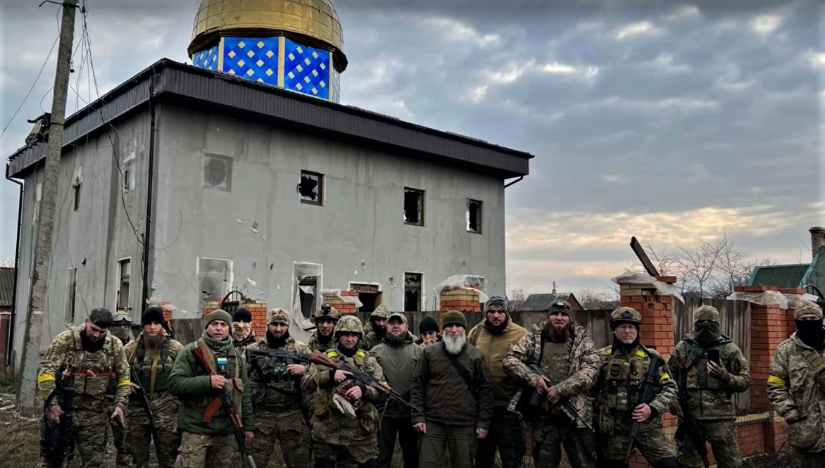 мусульмани захисники України біля мечеті в Бахмуті