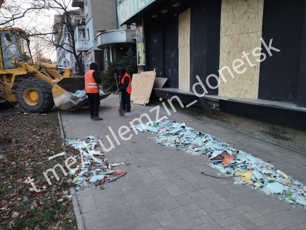 В Донецьку пролунали вибухи в будівлі “поліції”. Постраждали рятувальники 4