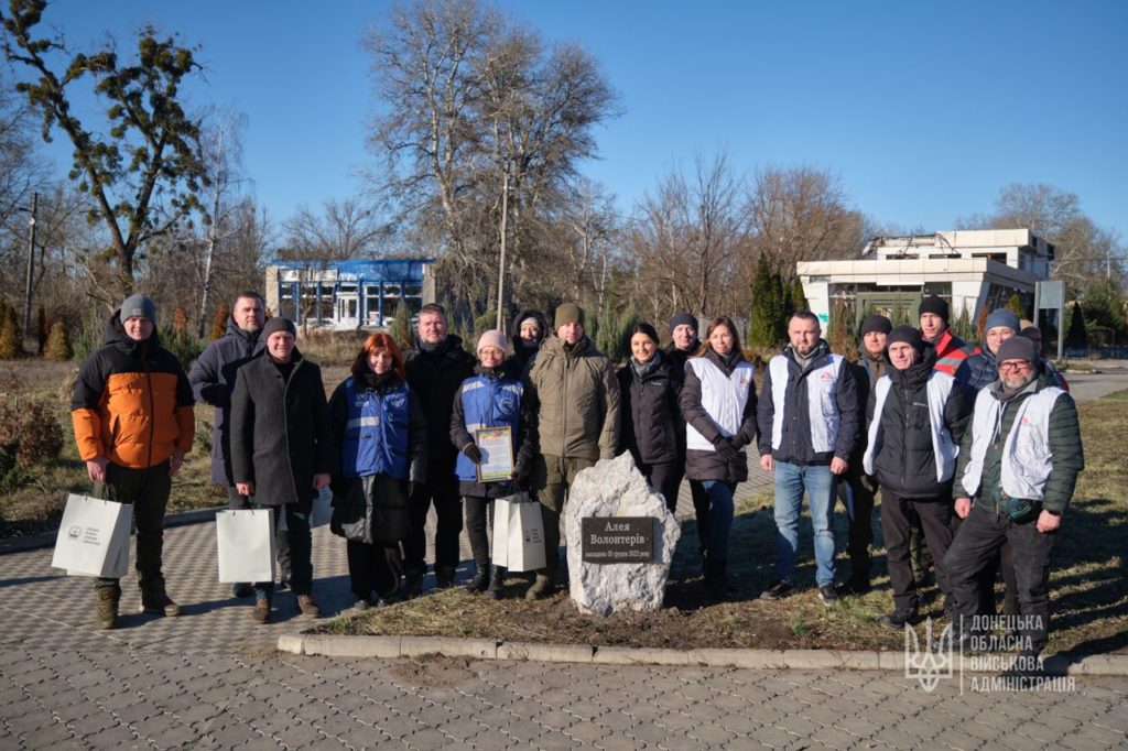 В Святогорске появилась “Аллея волонтеров” как благодарность тем, кто помогает бороться с оккупантами (ФОТО)