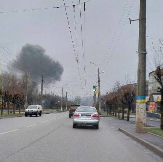 Взрывы в Краматорске: разрушено здание одного из учебных заведений (ФОТО, ВИДЕО, ОБНОВЛЕНО)
