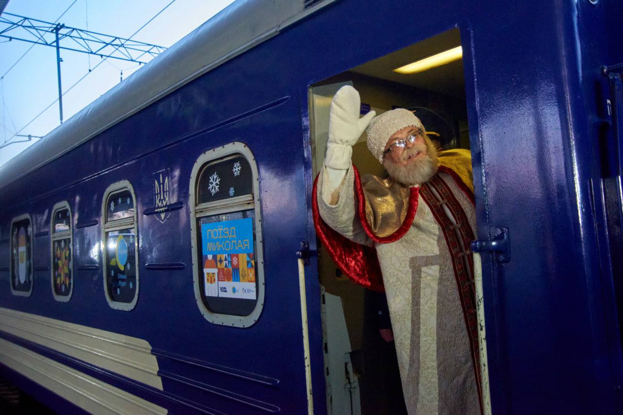 Поїзд святого Миколая 5 днів возитиме подарунки дітям у прифронтових регіонах України 1