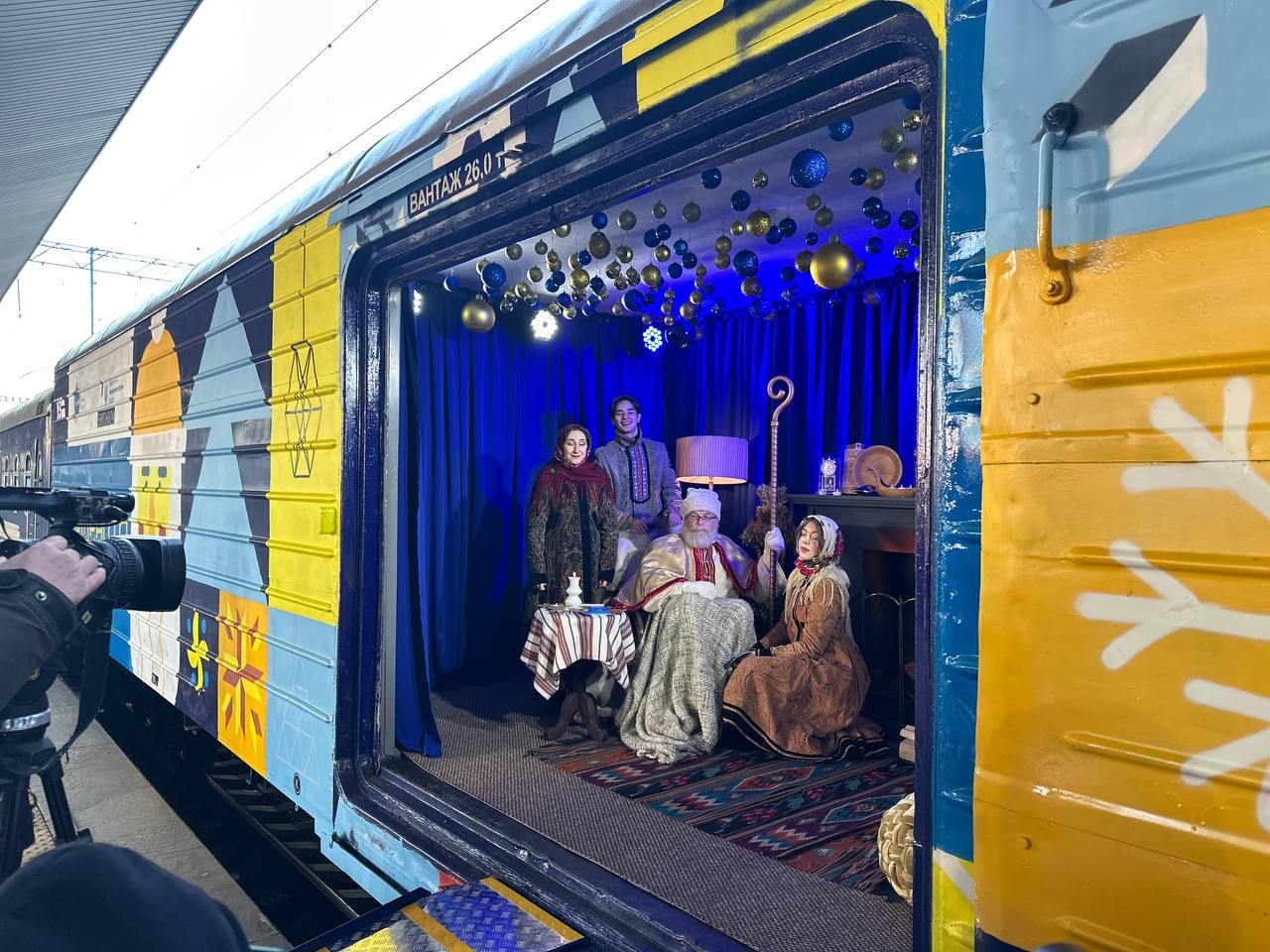 Поезд святого Николая 5 дней будет возить подарки детям в прифронтовых регионах Украины 4