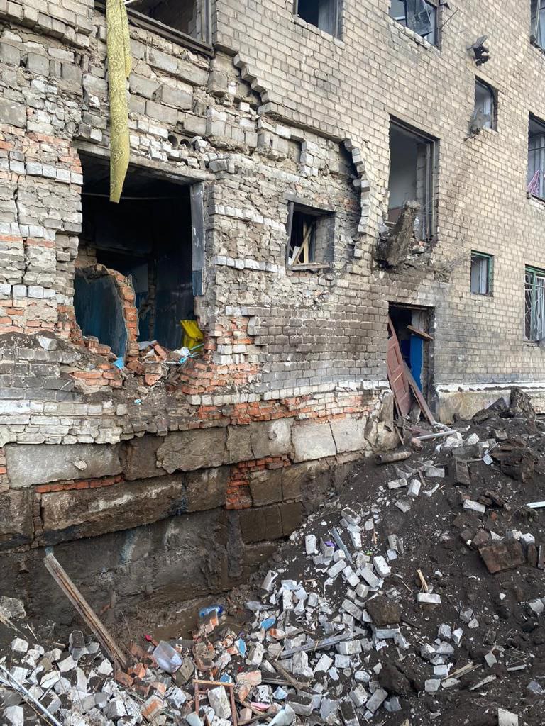 Российская армия ударила по общежитию и интернату в Константинове. Есть раненый 2