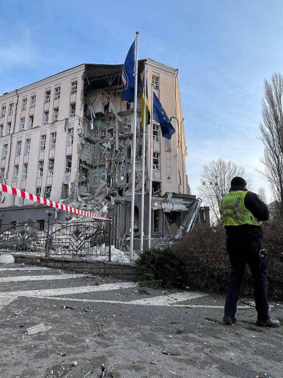 Напередодні Нового року окупанти випустили 20 ракет по Україні. Є загиблий та близько 40 постраждалих (ФОТО) 1
