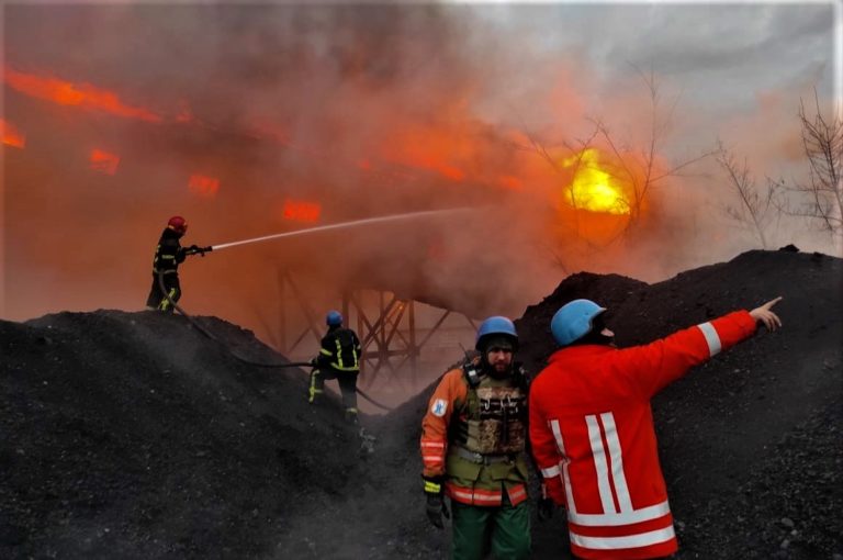 У Торецьку горіла збагачувальна фабрика, пожежу загасили, причини встановлюють, — ДСНС (ФОТО)