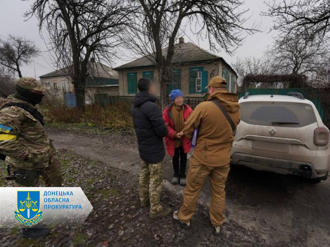 силовики опитують ймовірну колаборантку у Донецькій області