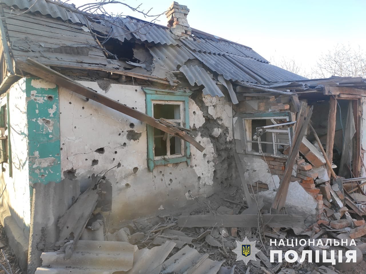 зруйнований обстрілами РФ приватний будинок в Донецькій області 2
