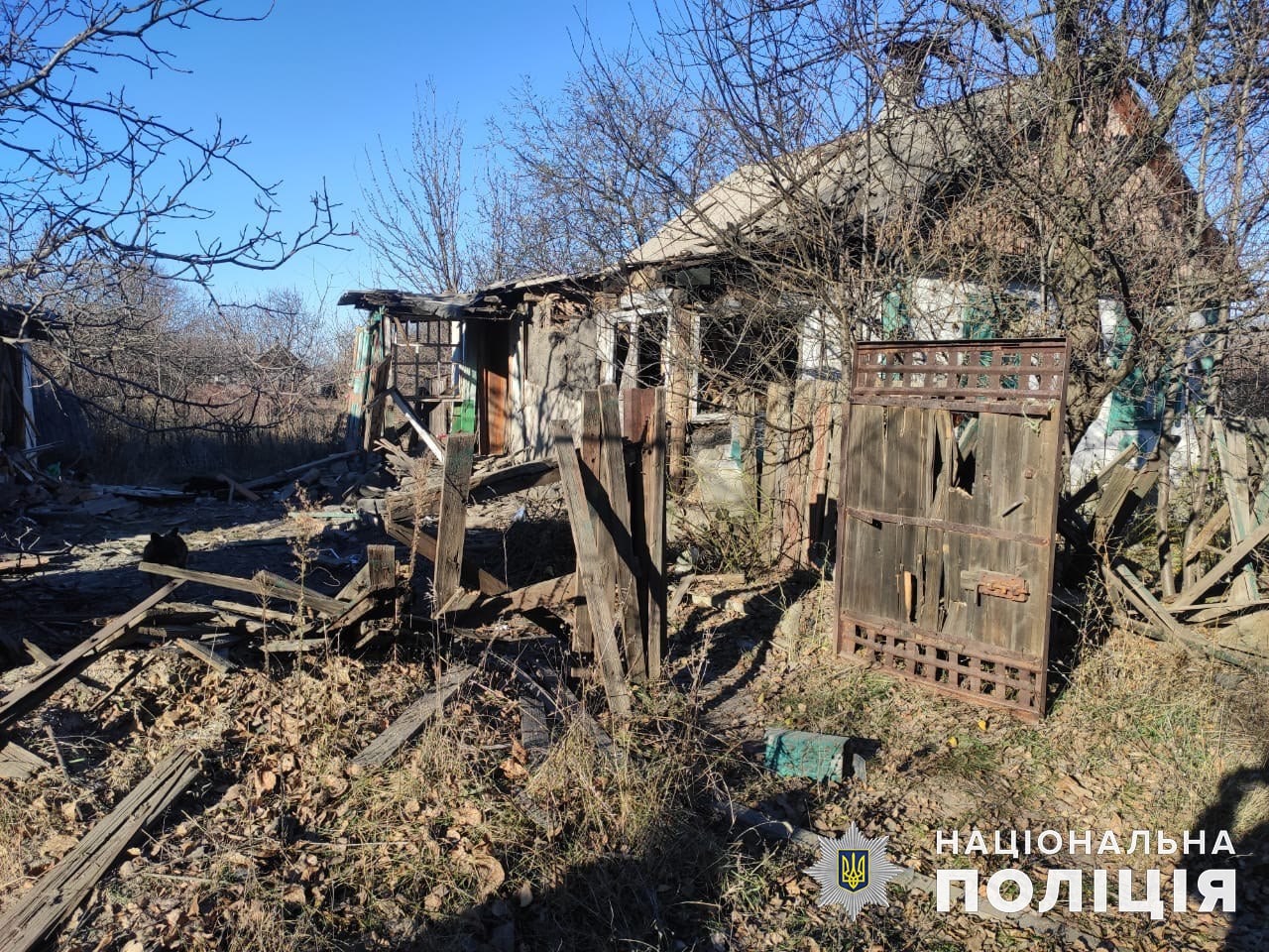 зруйнований обстрілами РФ приватний будинок в Донецькій області