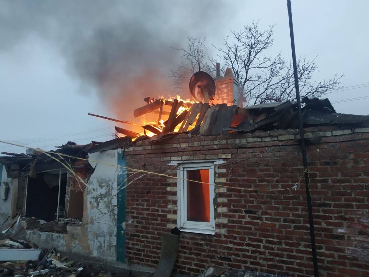 зруйнований обстрілами приватний будинок РФ в Донецькій області